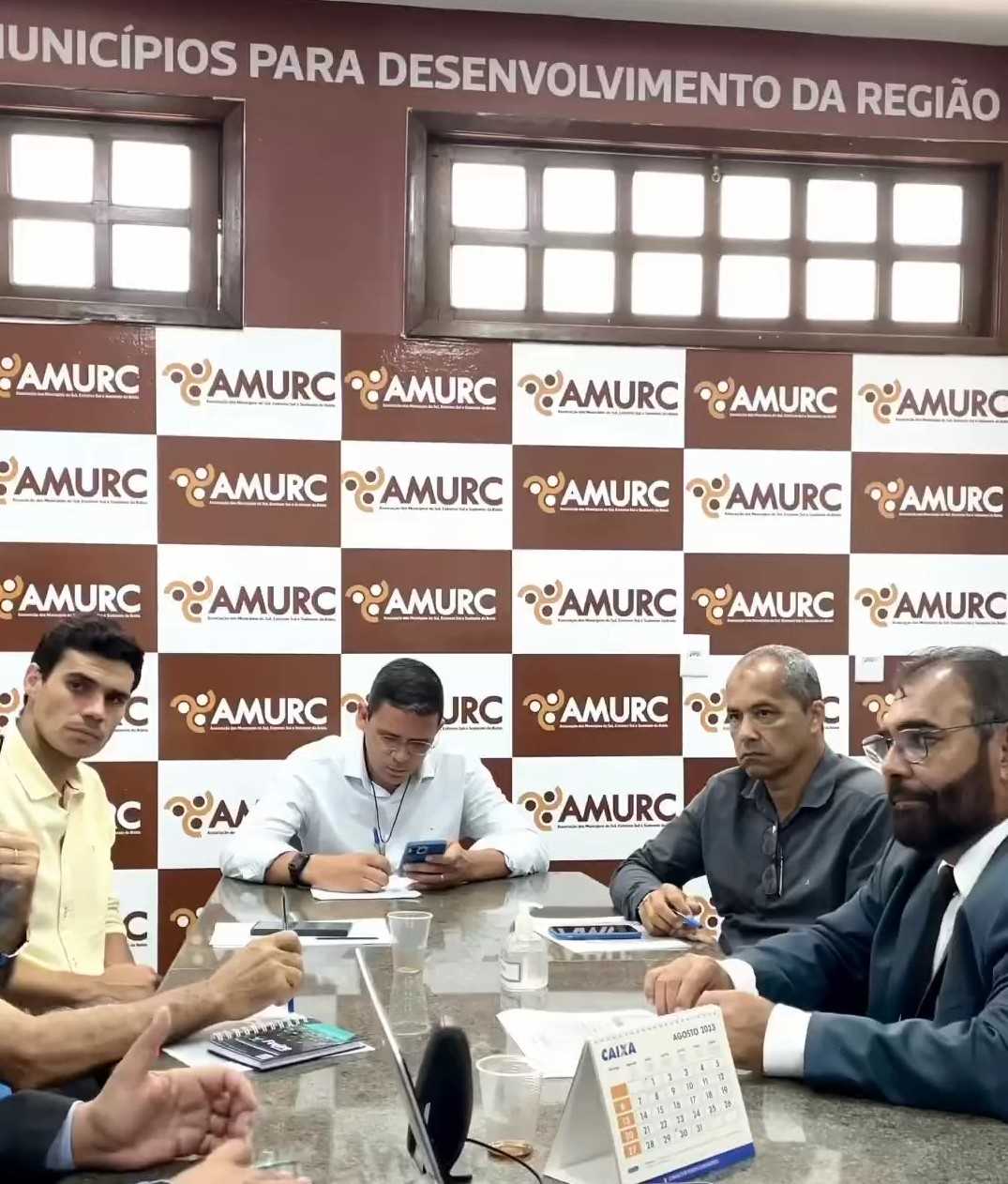 Camacã: Prefeito Paulo do Gás participa de reunião da AMURC para discutir a redução de despesas e outras pautas


